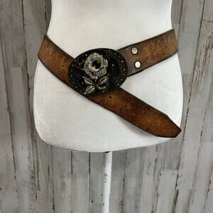 Vintage Leegin Tooled Medieval Leather Belt Rose Buckle Womens 32 Western Rodeo